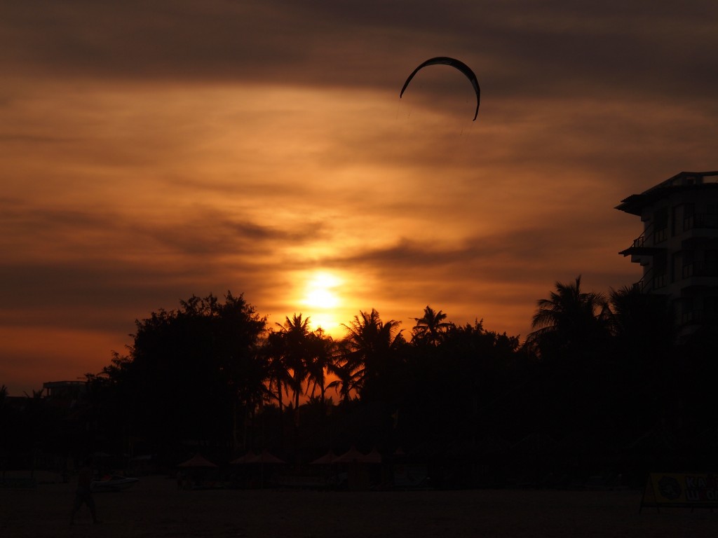 Kite Surf sous le soleil couchant